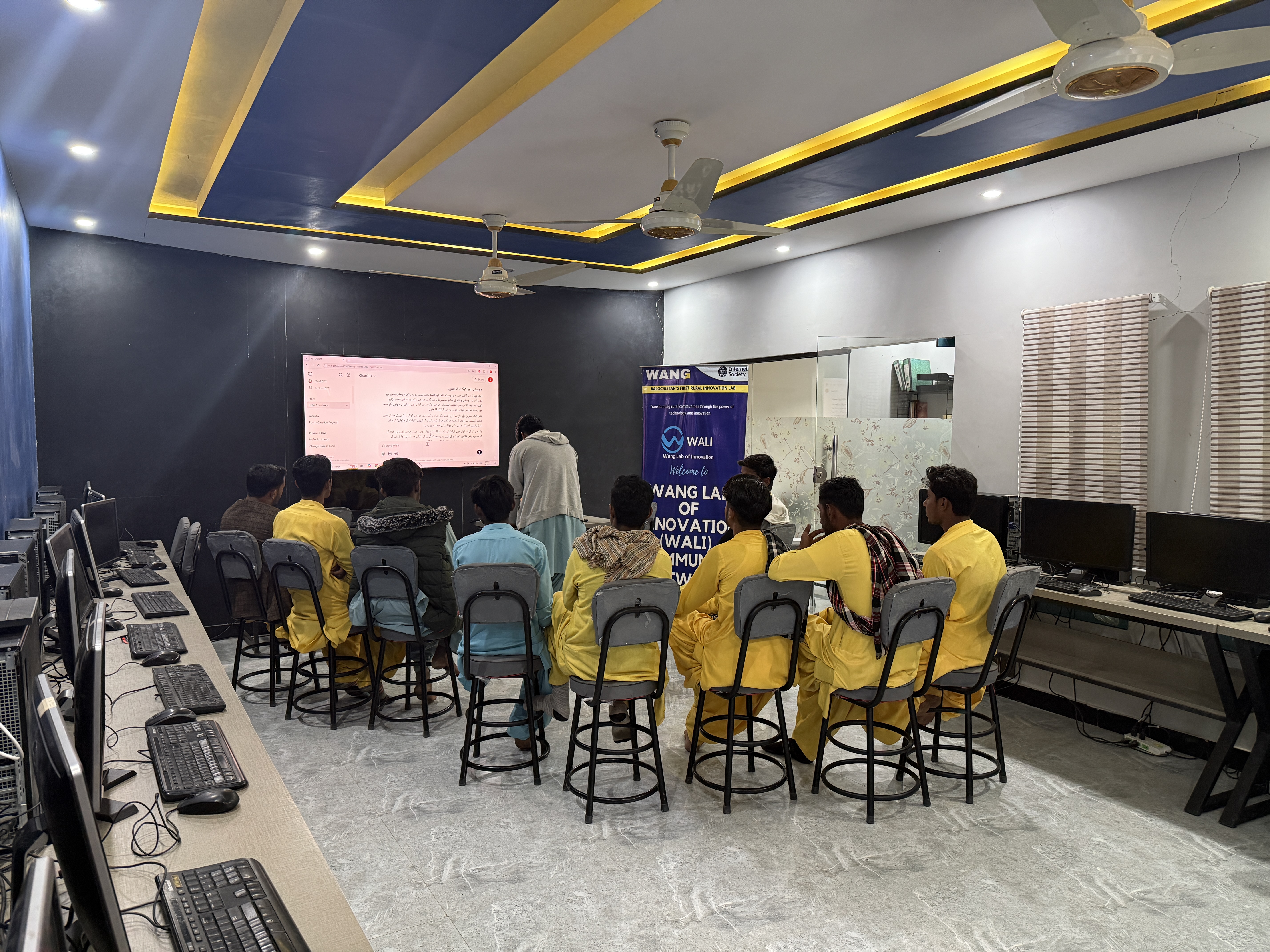 Women participating in a WALI learning session in Lasbela